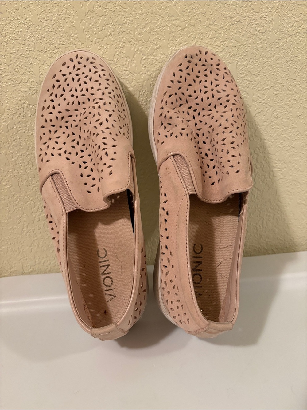 Vionic Women's Slip-On Perforated Shoes - Blush Pink